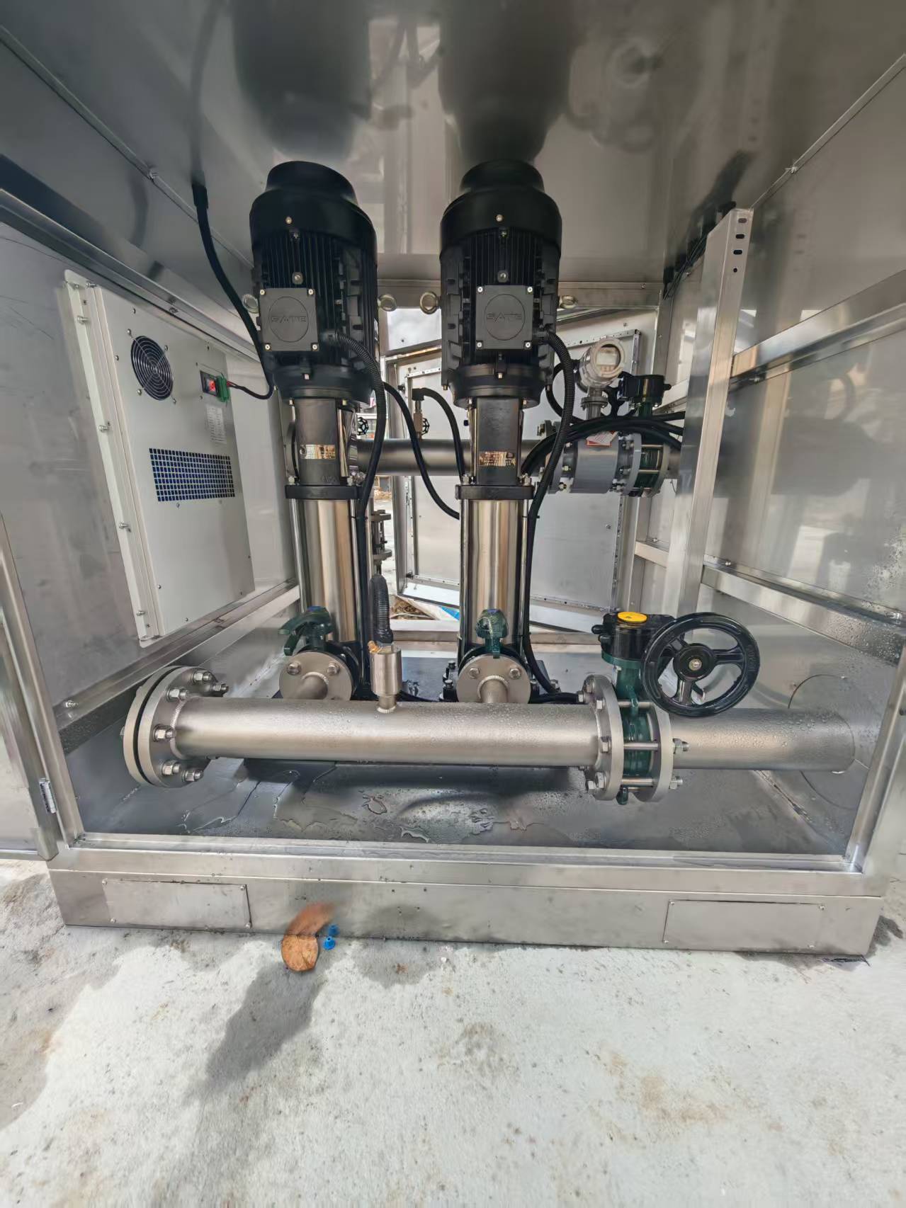 小区一体化直联供水设备项目安装现场